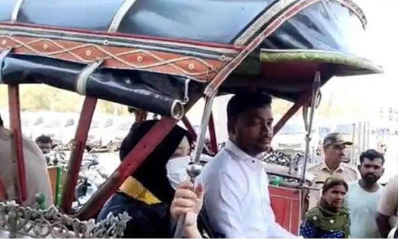 Karnataka: Mayor Mehjabin Horti takes to horse cart over outdated vehicle