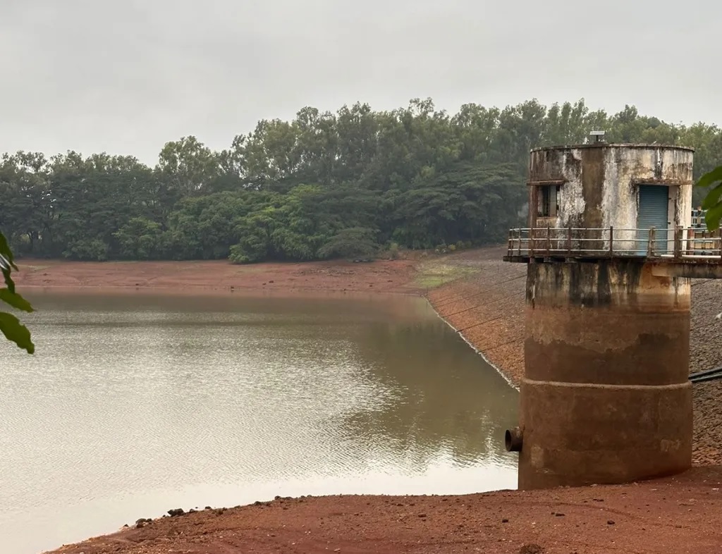हिडकल बांध में 23 टीएमसी पानी संग्रहित है, बेलगावी शहर में 1.752 टीएमसी पानी सुरक्षित है।