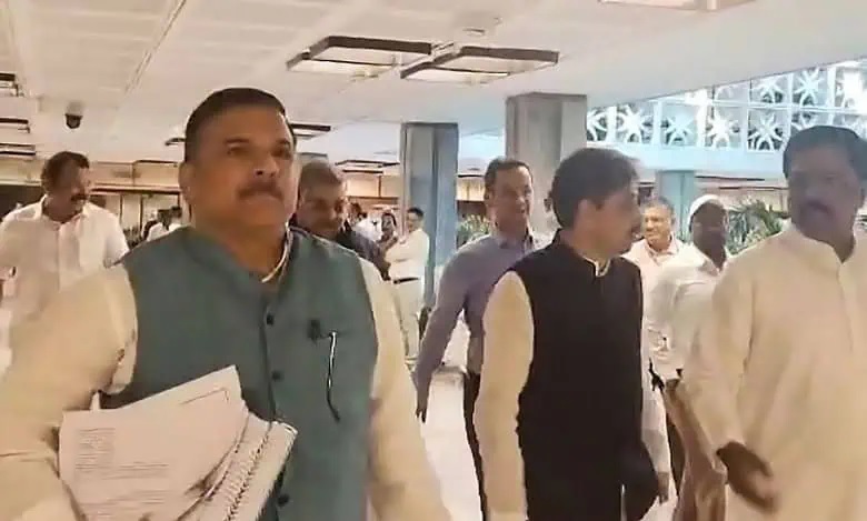 Opposition MPs stage walk out of joint committee meeting on Waqf Bill