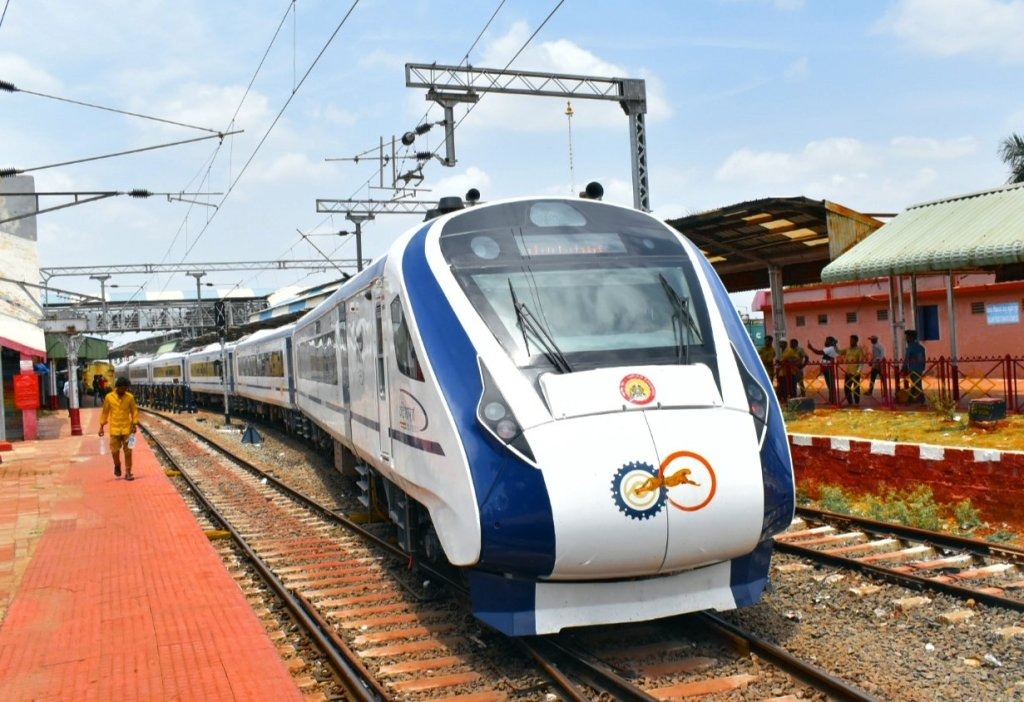 पुणे से कोई नई वंदे भारत ट्रेन नहीं, रेलवे ने स्पष्ट किया।