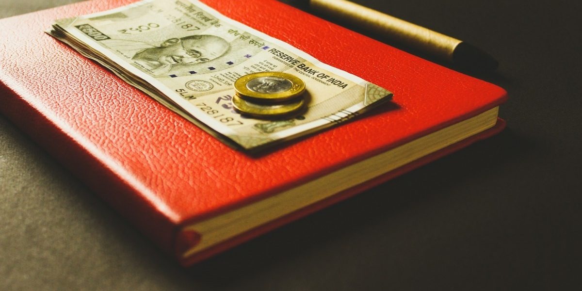 केंद्र सरकार अब भी कंपनियों से ज़्यादा आम आदमी से टैक्स ले रही है