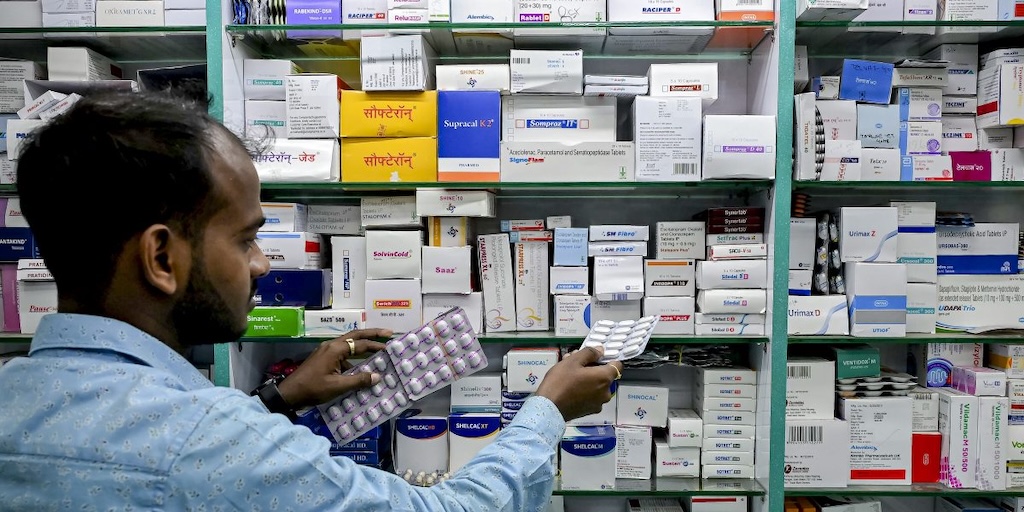 कच्चे माल की कीमतों में 30% उछाल, भारत में दवाओं के दाम तेज़ी से बढ़ने की आशंका