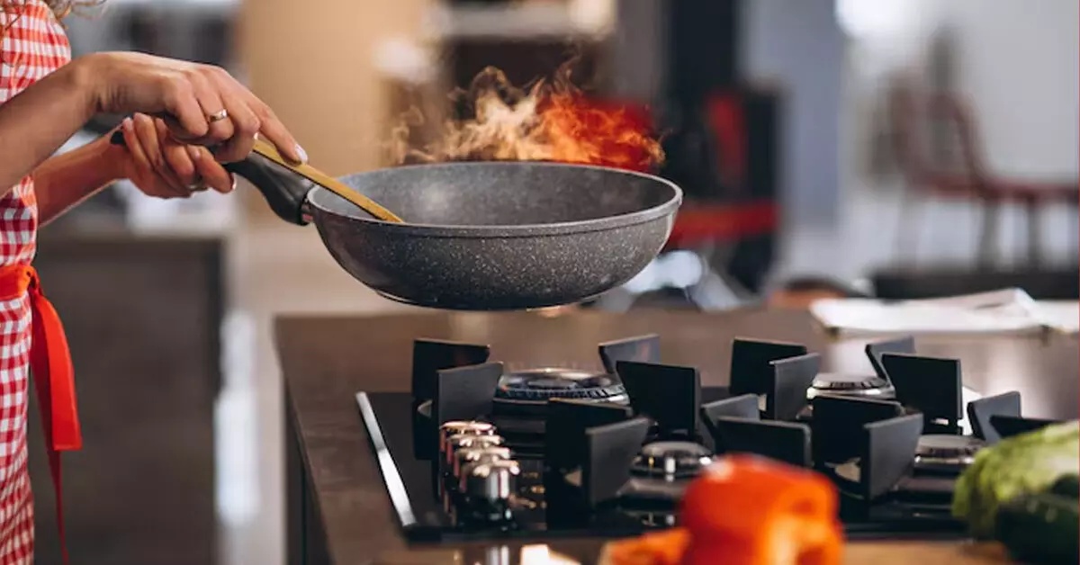 कम गैस में खाना कैसे पकाएँ? जानिए आसान और असरदार टिप्स।