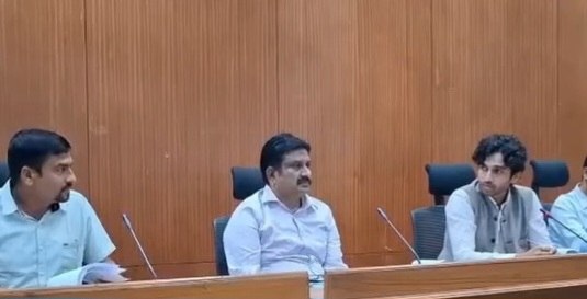 बेलगावी सुवर्ण सौध में हाई-लेवल बैठक: 93% मतदाताओं की मैपिंग पूरी, बीएलओ को डीसी मोहम्मद रोशन की सख्त हिदायत!