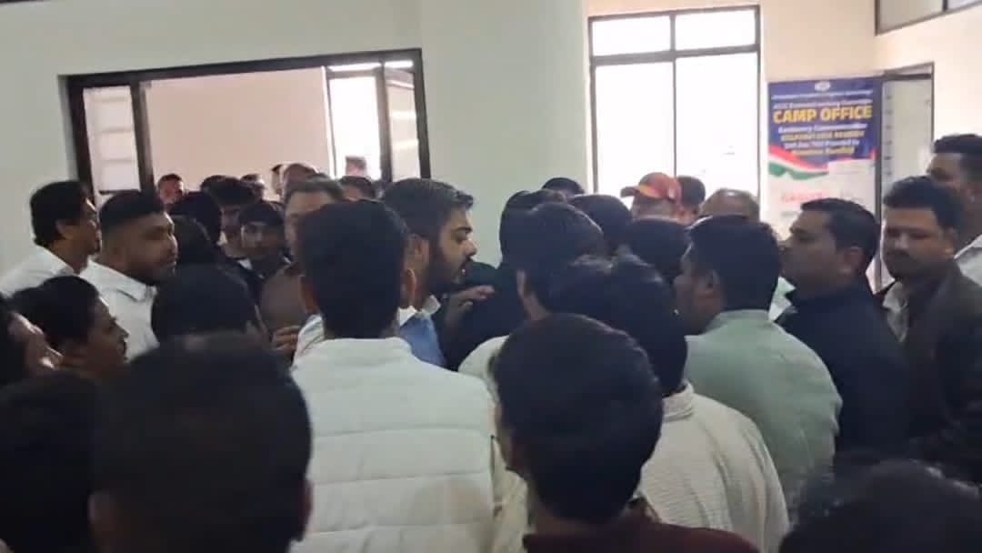 बेलगावी कांग्रेस में अध्यक्ष चयन को लेकर घमासान, पार्टी दफ्तर में गुटबाज़ी खुलकर सामने