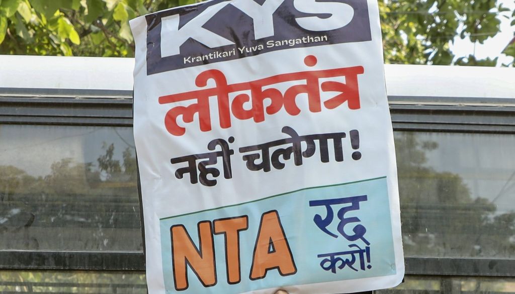 देशव्यापी छात्र आंदोलन के बीच एनटीए के 47 कर्मियों को हटाया