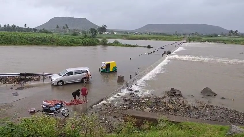 पश्चिमी घाट में भारी बारिश: गोकाक-शिंगलापुर ब्रिज-कम-बैरेज डूबा, संपर्क टूटा!