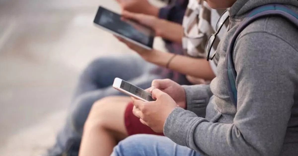 18 साल से कम उम्र वालों के सोशल मीडिया अकाउंट पर रोक के लिए नियम सख्त: सुप्रीम कोर्ट को सॉलिसिटर जनरल ने दी जानकारी