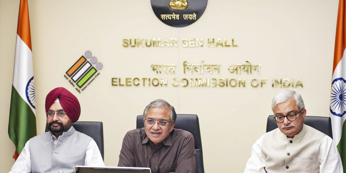 SIR | चुनाव आयोग के फैसलों पर दो Election Commissioners ने 10 महीनों में 14 बार जताई ऐतराज़, Indian Express की तहक़ीक़ाती रिपोर्ट