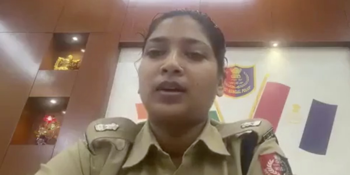 बंगाल: इस्लामी अभिवादन पर हिंदू दक्षिणपंथी संगठन की शिकायत के बाद पुलिस अधिकारी का तबादला