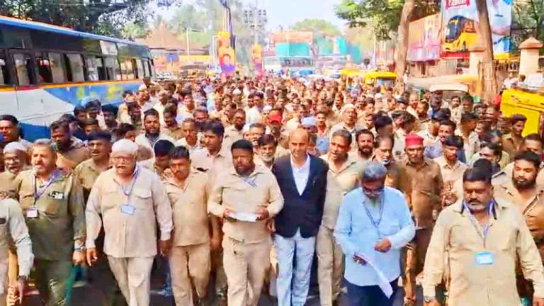 बेलगावी में ऑटो चालकों का बड़ा प्रदर्शन, 11 नवंबर को ऑटो बंद की चेतावनी