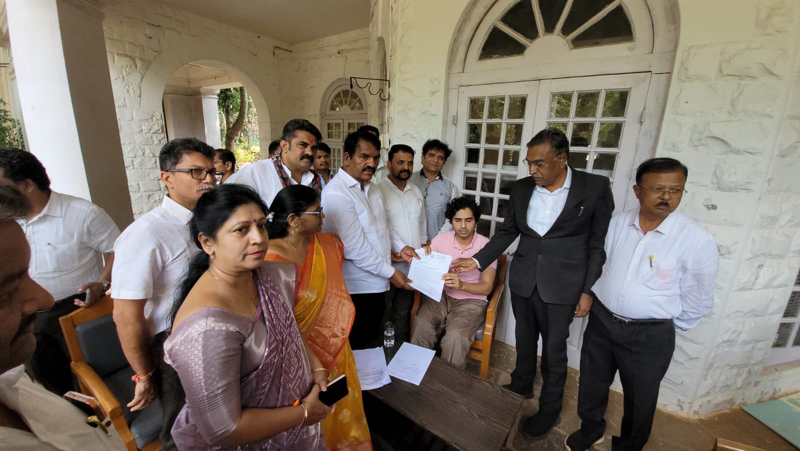 बेलगावी में वोटर लिस्ट में गड़बड़ी का आरोप, BJP प्रतिनिधिमंडल ने जिलाधिकारी को सौंपा ज्ञापन