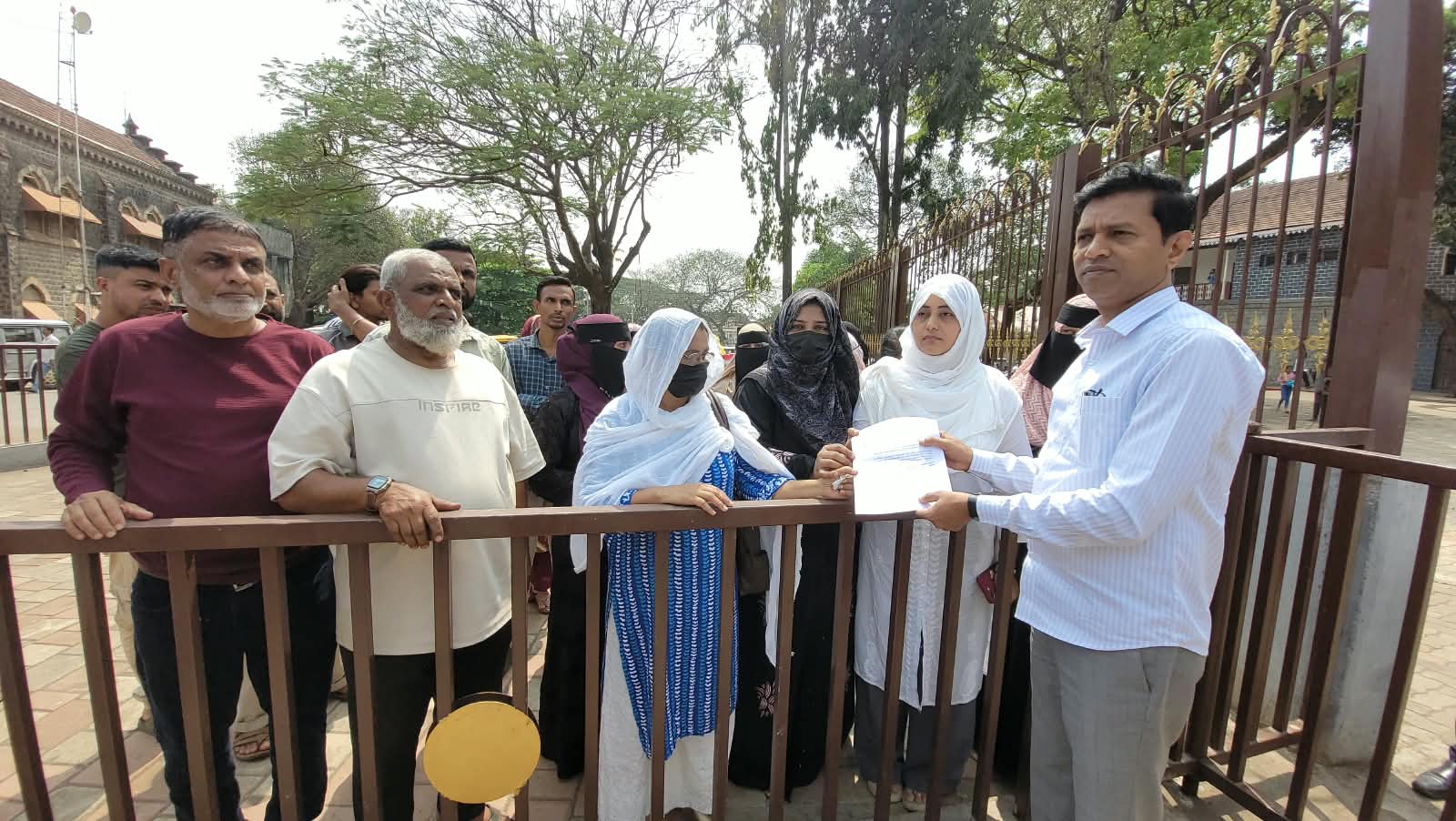 गोल्फ साइड कॅफे मामले में विवाद गहराया: इमरान फतेह खान और उनके साथियों पर गंभीर आरोप, निष्पक्ष जांच की मांग