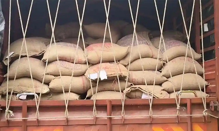 निप्पाणी में अन्नभाग्य चावल की अवैध ढुलाई का भंडाफोड़